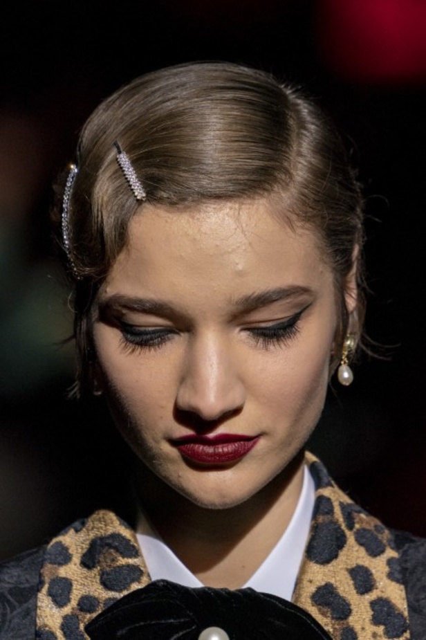 دولتشي أند غابانا تحيي موضة المرأة العصرية بتصاميمها