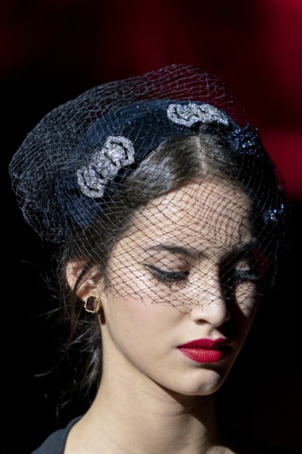 دولتشي أند غابانا تحيي موضة المرأة العصرية بتصاميمها