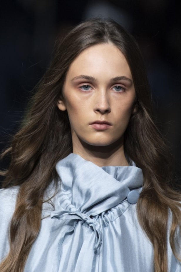 اسبوع الموضة في ميلان 2019 عرض أزياء Emporio Armani لربيع وصيف 2020 من ميلان