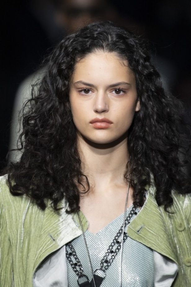 اسبوع الموضة في ميلان 2019 عرض أزياء Emporio Armani لربيع وصيف 2020 من ميلان