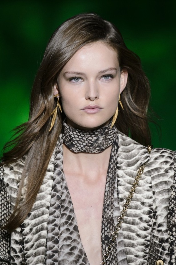 مجموعة ايلي صعب لربيع وصيف 2018 في باريس 