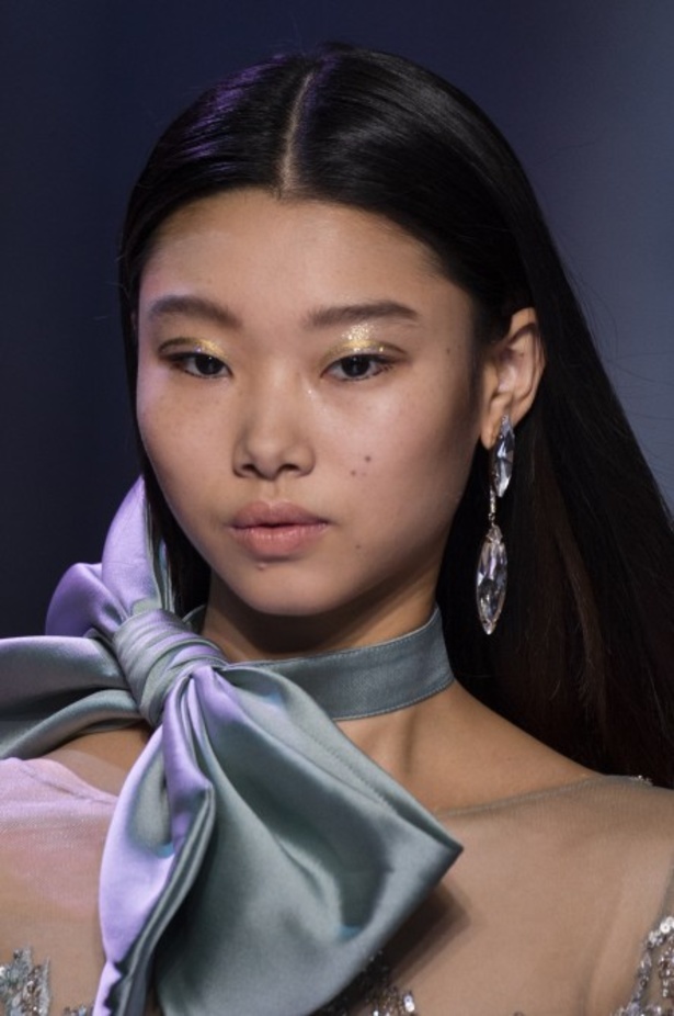 ايلي صعب يحتفل بالحياة في مجموعته لربيع وصيف 2018