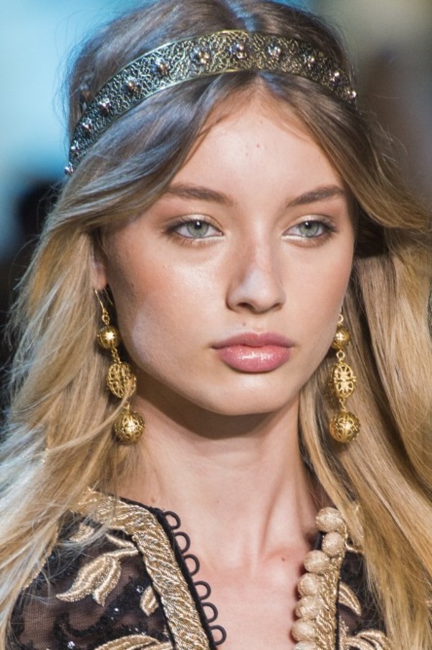 مجموعة ايلي صعب الملكية ضمن أسبوع الموضة في باريس 