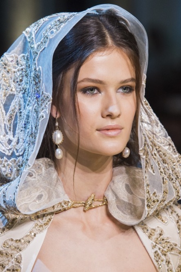 مجموعة ايلي صعب الملكية ضمن أسبوع الموضة في باريس 