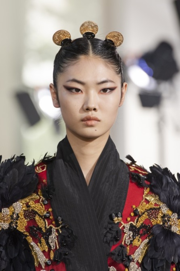 مجموعة إيلي صعب للأزياء الفاخرة لخريف وشتاء 2020 من وحي الصين