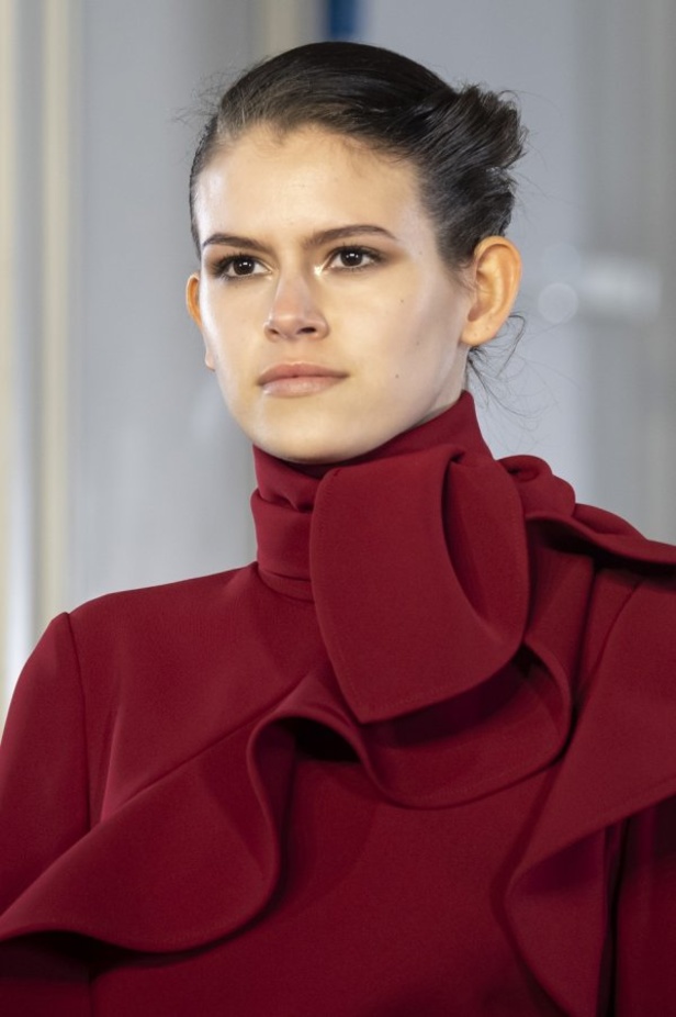 تصاميم كلاسيكية ومتنوعة من Elie Saab لخريف وشتاء 2019 