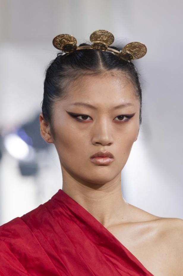 مجموعة إيلي صعب للأزياء الفاخرة لخريف وشتاء 2020 من وحي الصين