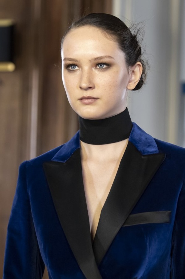 تصاميم كلاسيكية ومتنوعة من Elie Saab لخريف وشتاء 2019 