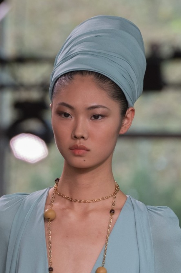 اسبوع الموضة في باريس 2019 مجموعة ايلي صعب الفاخرة لربيع وصيف 2020