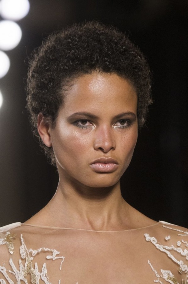 مجموعة ايلي صعب للهوت كوتور لربيع وصيف 2019