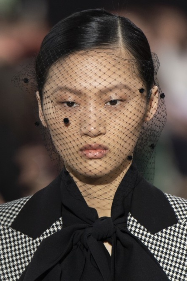 مجموعة Elie Saab لخريف وشتاء 2020-2021 خلال اسبوع الموضة في باريس