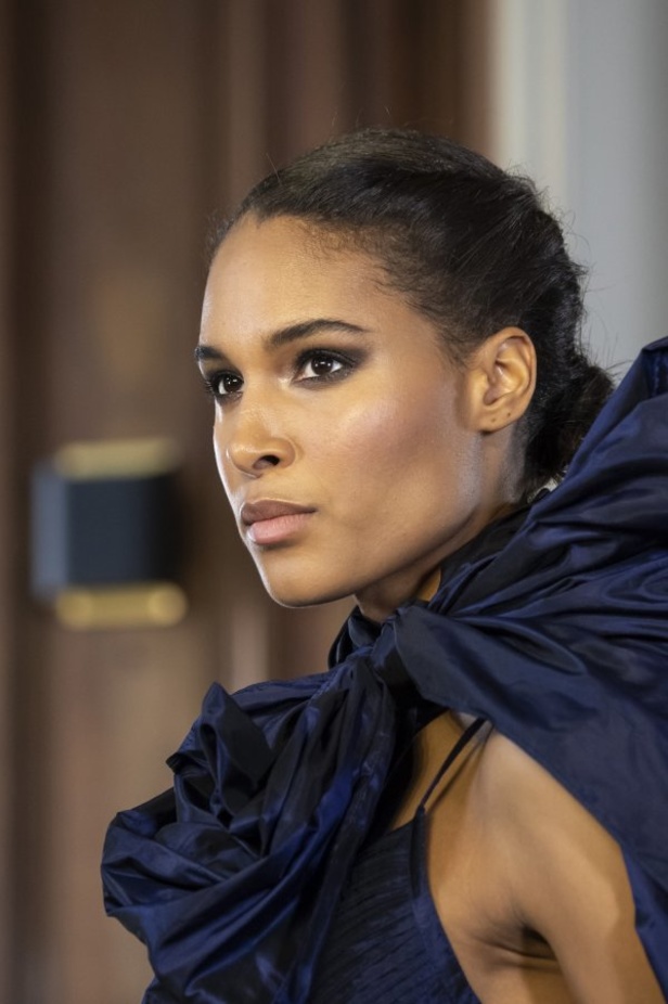 تصاميم كلاسيكية ومتنوعة من Elie Saab لخريف وشتاء 2019 