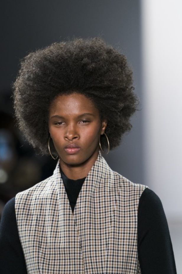 عرض أزياء إيلي تاهاري لخريف وشتاء 2019