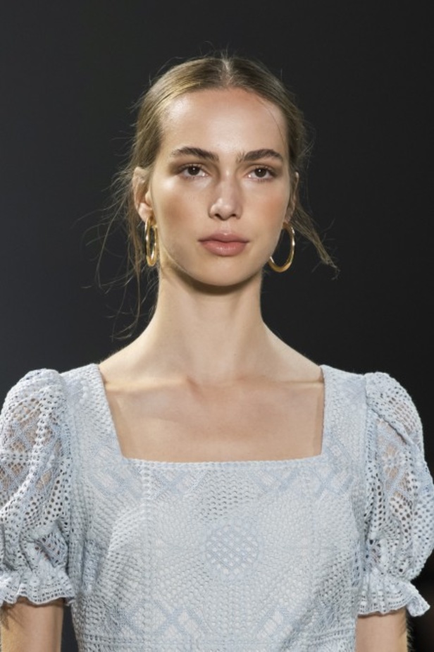  اسبوع الموضة في نيويورك 2019 ابرز صيحات أزياء و اكسسوارات ELIE TAHARI لربيع وصيف 2020 