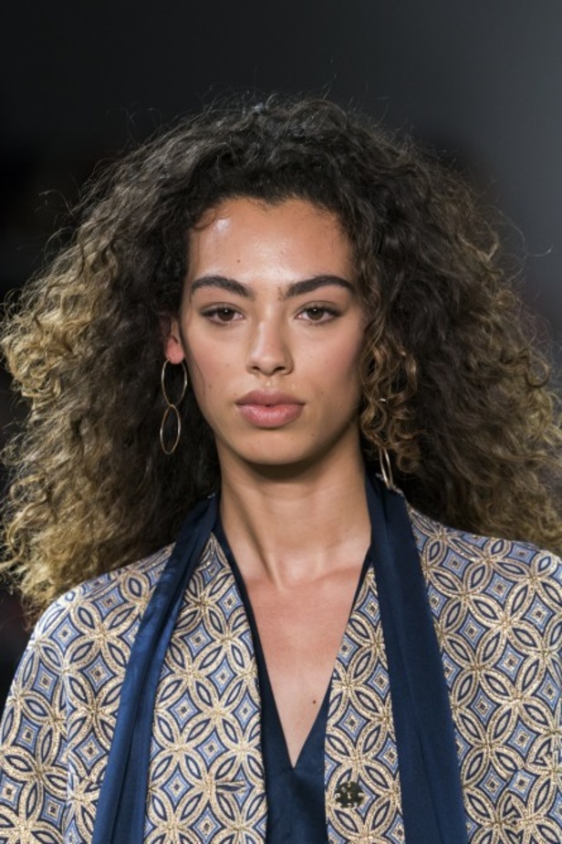 عرض أزياء إيلي تاهاري لخريف وشتاء 2019