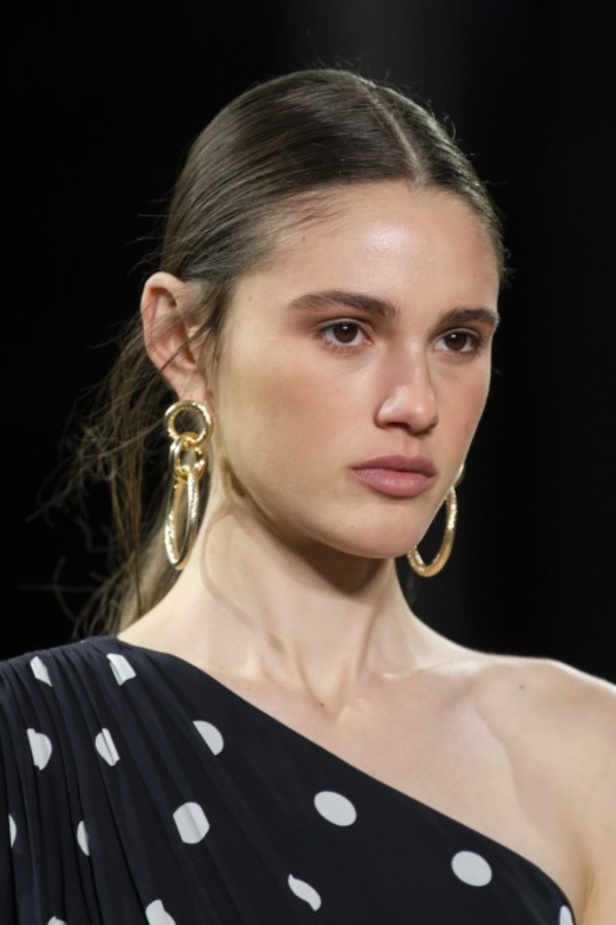  اسبوع الموضة في نيويورك 2019 ابرز صيحات أزياء و اكسسوارات ELIE TAHARI لربيع وصيف 2020 