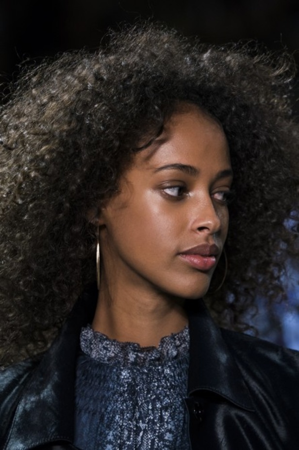 عرض أزياء إيلي تاهاري لخريف وشتاء 2019