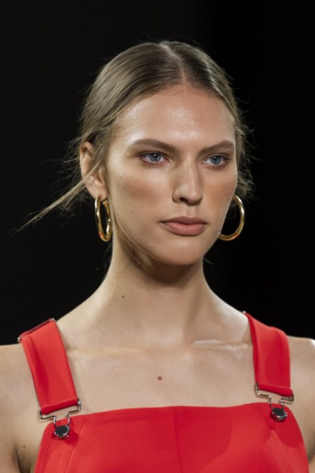  اسبوع الموضة في نيويورك 2019 ابرز صيحات أزياء و اكسسوارات ELIE TAHARI لربيع وصيف 2020 