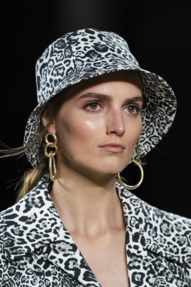  اسبوع الموضة في نيويورك 2019 ابرز صيحات أزياء و اكسسوارات ELIE TAHARI لربيع وصيف 2020 