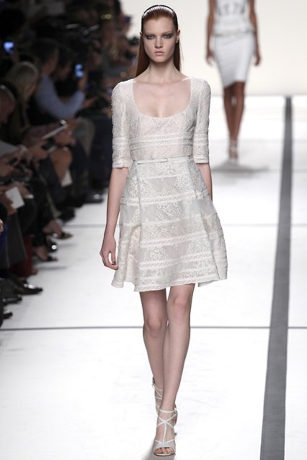 ايلي صعب : حديقة من الدانتيل تخطف الانفاس..