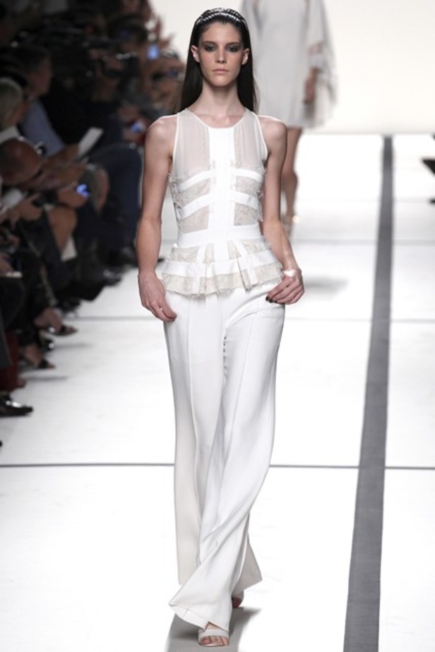 ايلي صعب : حديقة من الدانتيل تخطف الانفاس..