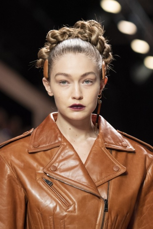 مجموعة فندي FENDI لخريف وشتاء 2020-2021 خلال اسبوع الموضة في ميلانو 