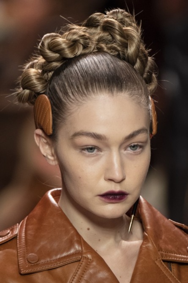 مجموعة فندي FENDI لخريف وشتاء 2020-2021 خلال اسبوع الموضة في ميلانو 