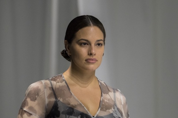 عرض ازياء Fendi لربيع وصيف 2021 من اسبوع الموضة في ميلانو 