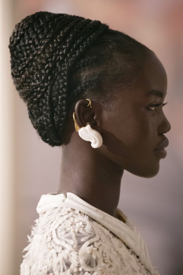 عرض أزياء دار Fendi للأزياء الراقية لخريف وشتاء 2021-2022