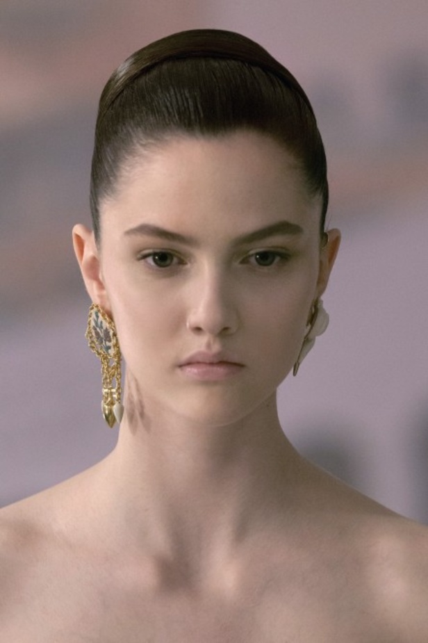 عرض أزياء دار Fendi للأزياء الراقية لخريف وشتاء 2021-2022