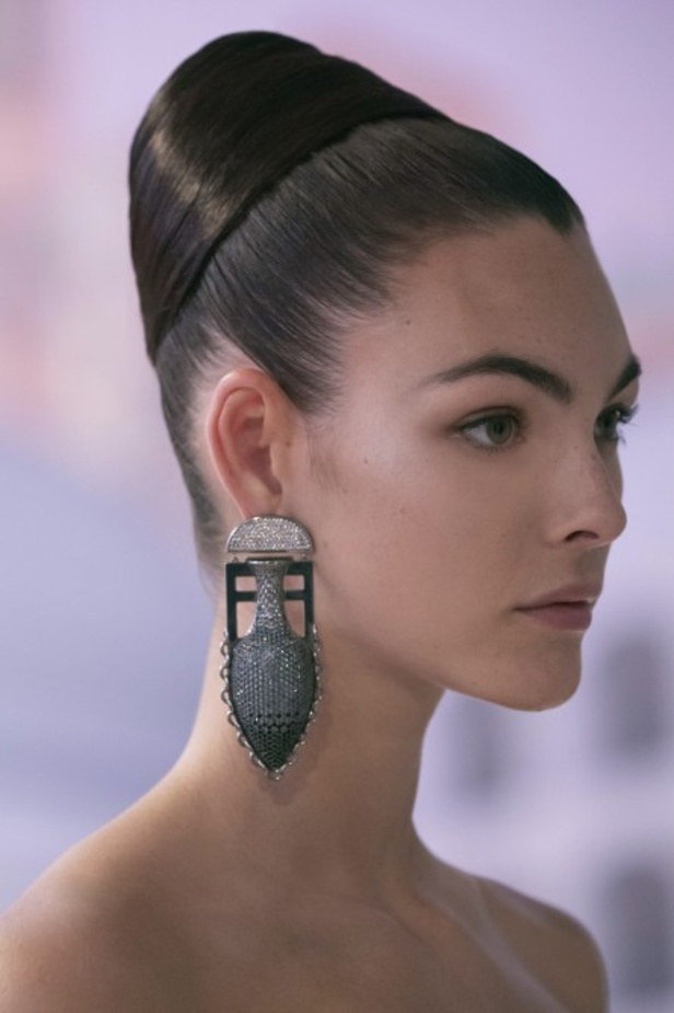 عرض أزياء دار Fendi للأزياء الراقية لخريف وشتاء 2021-2022