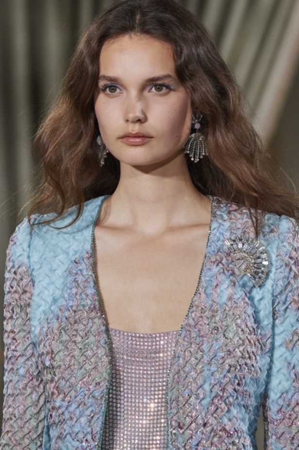 عرض ازياء مجموعة GIORGIO ARMANI PRIVE للهوت كوتور لخريف 2021 في باريس