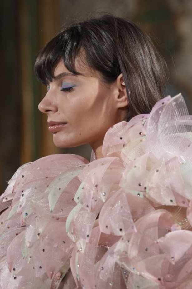 عرض ازياء مجموعة GIORGIO ARMANI PRIVE للهوت كوتور لخريف 2021 في باريس