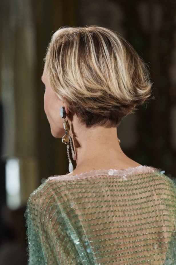 عرض ازياء مجموعة GIORGIO ARMANI PRIVE للهوت كوتور لخريف 2021 في باريس