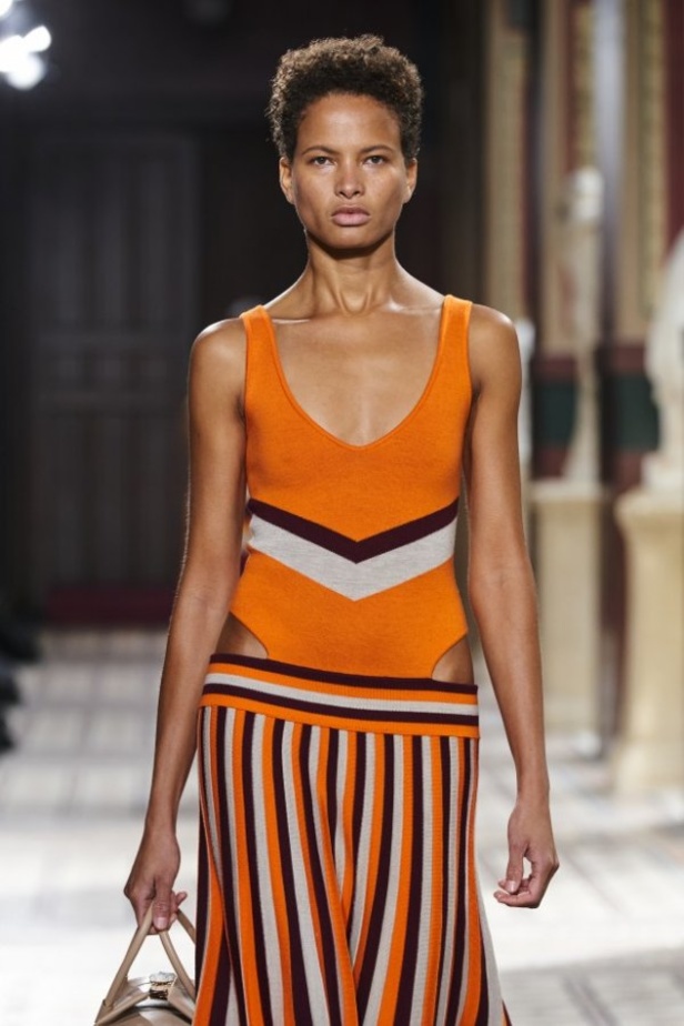 عرض ازياء مجموعة GABRIELA HEARST لربيع وصيف 2021 من أسبوع الموضة في باريس