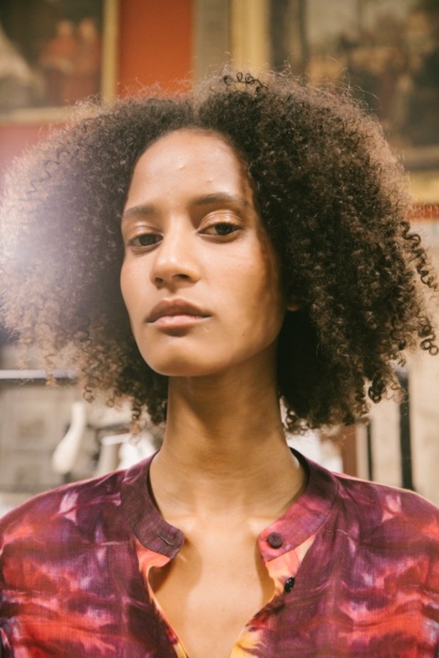 عرض ازياء مجموعة GABRIELA HEARST لربيع وصيف 2021 من أسبوع الموضة في باريس