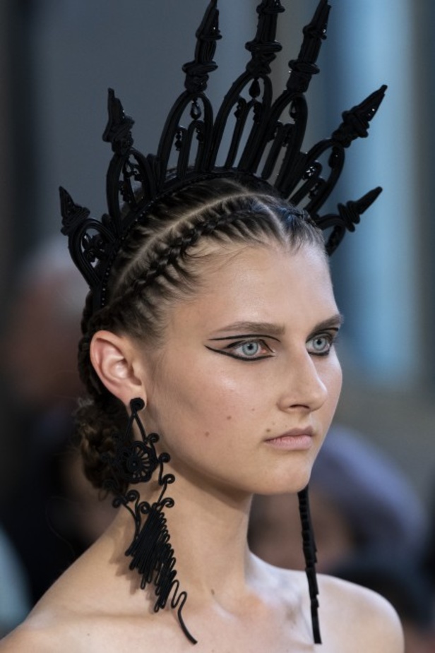 مجموعة Guo Pei للأزياء الفاخرة لخريف ٢٠١٨ !