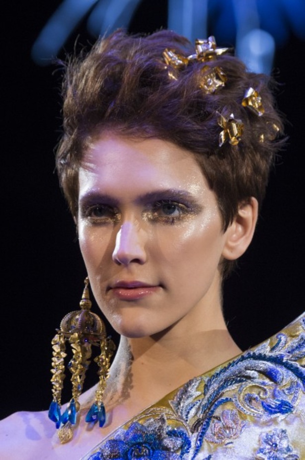 مجموعة Guo Pei للأزياء الفاخرة لربيع ٢٠١٨ !