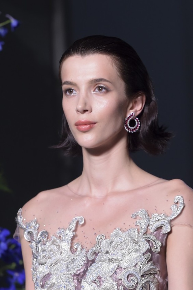 مجموعة Guo Pei للأزياء الفاخرة لخريف وشتاء ٢٠١٧/ ٢٠١٨ !