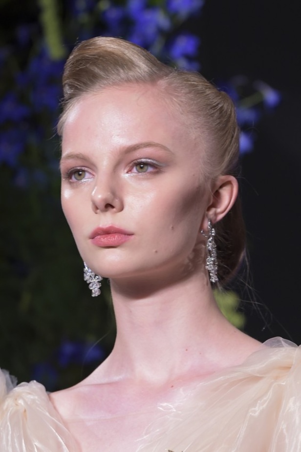 مجموعة Guo Pei للأزياء الفاخرة لخريف وشتاء ٢٠١٧/ ٢٠١٨ !