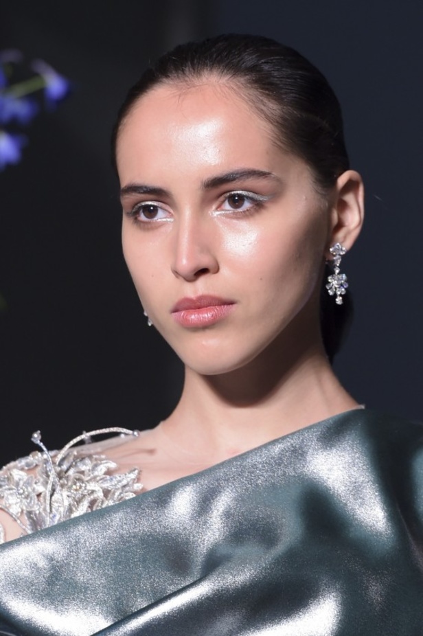 مجموعة Guo Pei للأزياء الفاخرة لخريف وشتاء ٢٠١٧/ ٢٠١٨ !