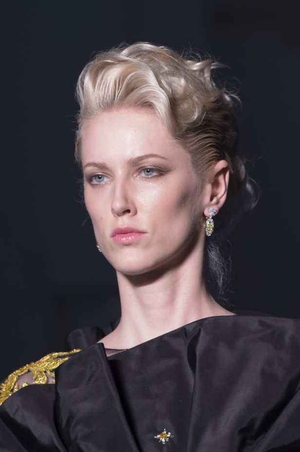 مجموعة Guo Pei للأزياء الفاخرة لخريف وشتاء ٢٠١٧/ ٢٠١٨ !