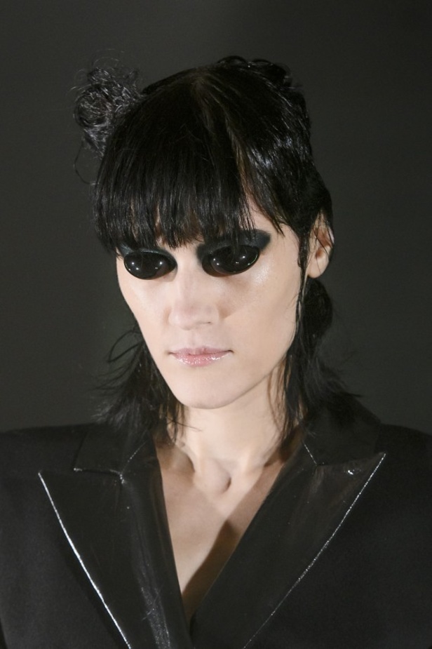 عرض أزياء المصمم Gareth Pugh لخريف وشتاء 2017