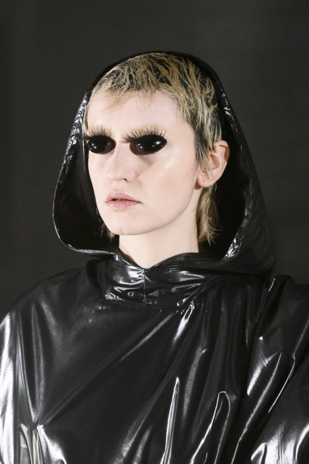 عرض أزياء المصمم Gareth Pugh لخريف وشتاء 2017