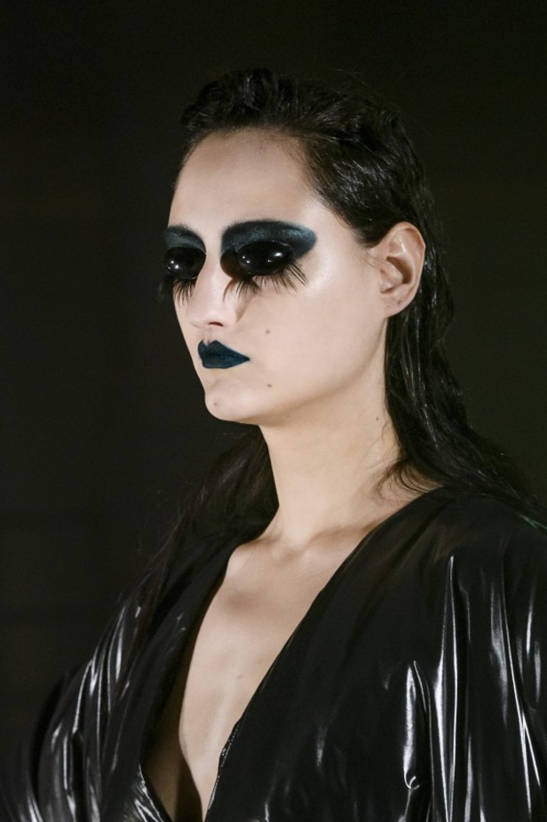 عرض أزياء المصمم Gareth Pugh لخريف وشتاء 2017