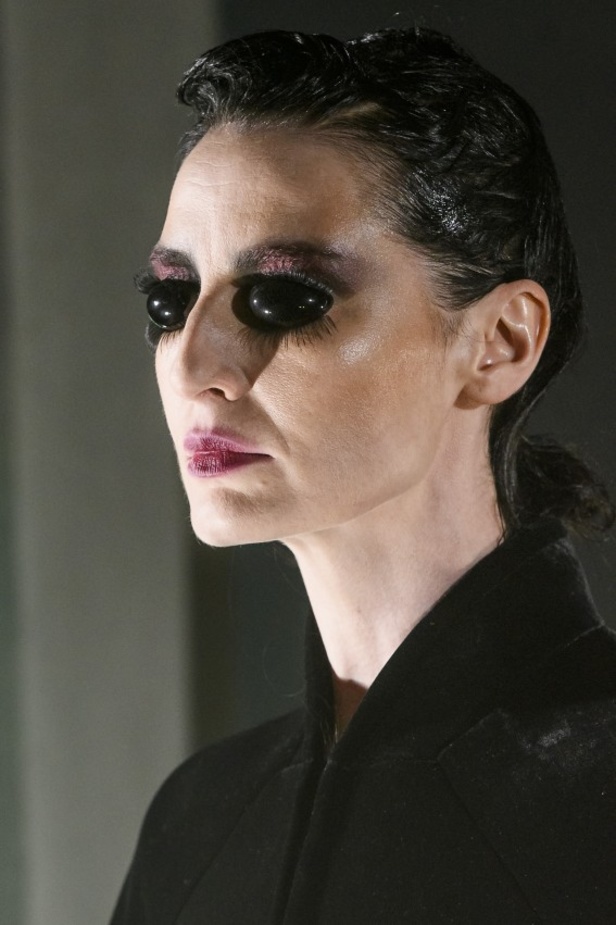 عرض أزياء المصمم Gareth Pugh لخريف وشتاء 2017