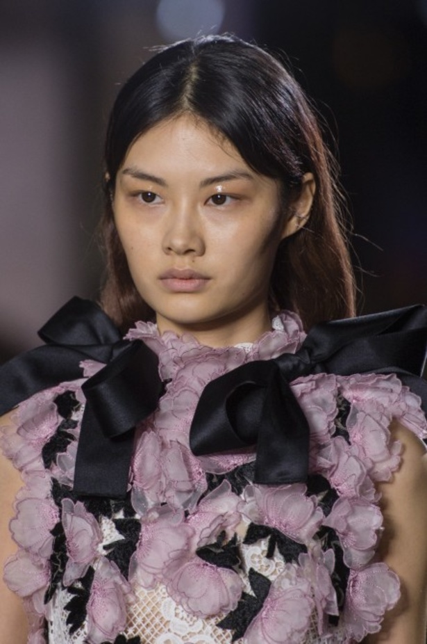 مجموعة Giambatista Valli من الألبسة الفاخرة لربيع وصيف 2018