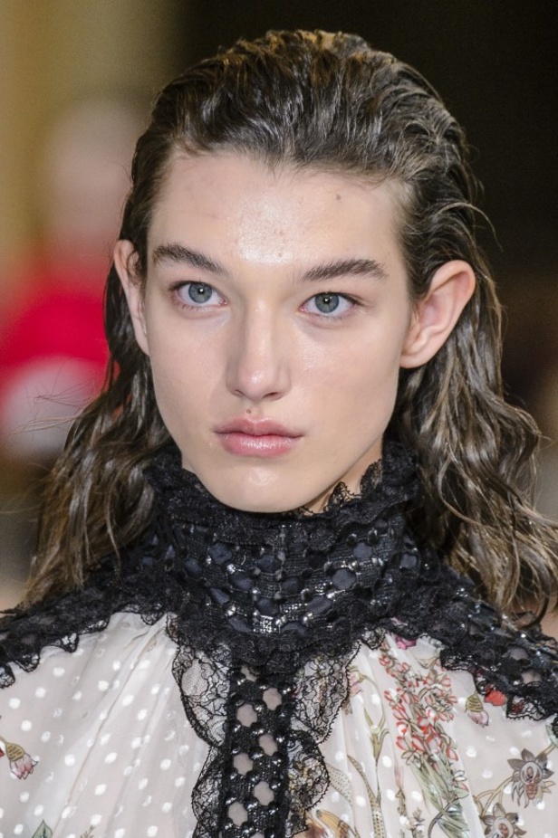 مجموعة جيامباتيستا فالي Giambattista Valli لخريف وشتاء 2017