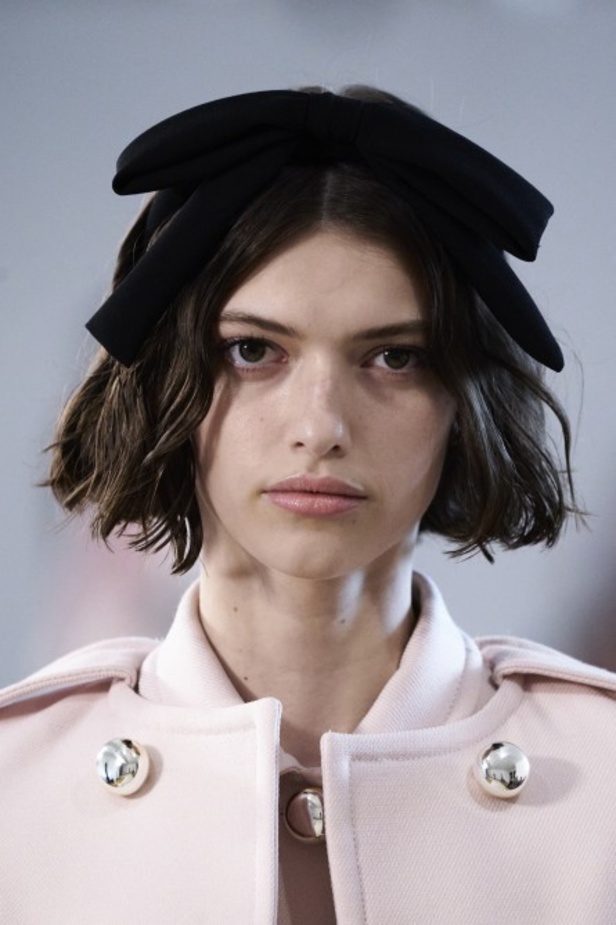 عرض ازياء جيامباتيستا فالي خلال اسبوع الموضة في باريس