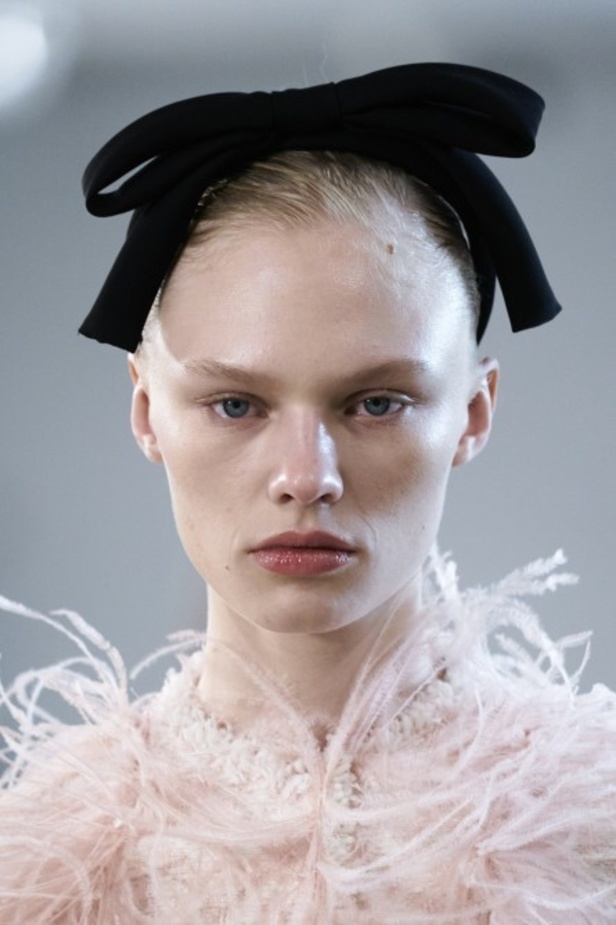 عرض ازياء جيامباتيستا فالي خلال اسبوع الموضة في باريس